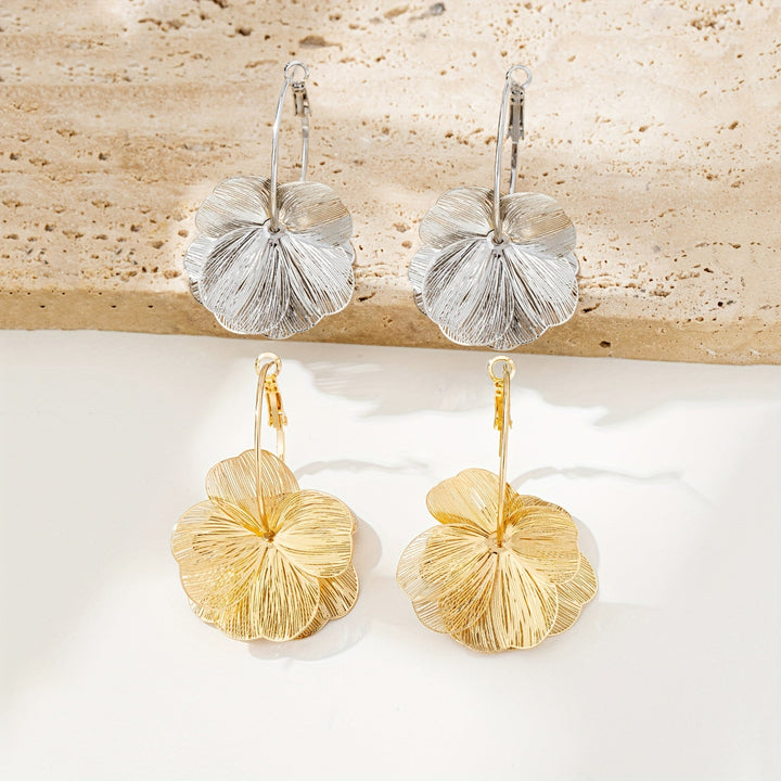 Přehnané zlaté duté náušnice