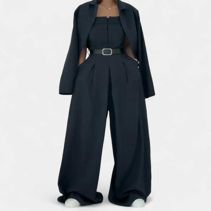 Adéla – Elegantní černý kostým pro každou příležitost