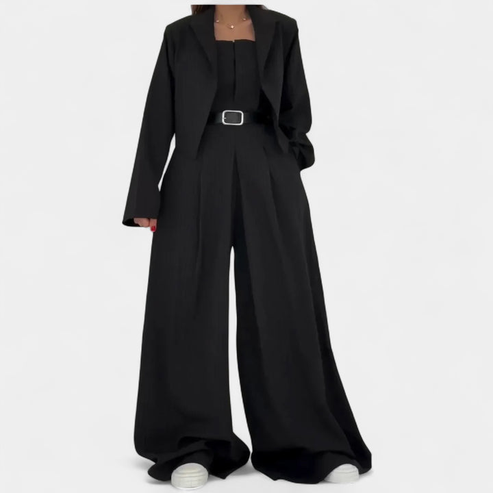 Adéla – Elegantní černý kostým pro každou příležitost