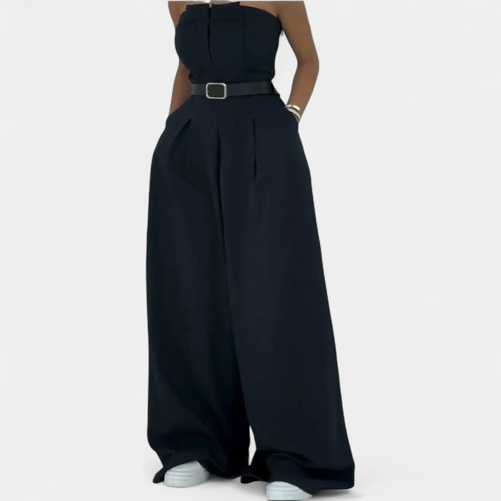 Adéla – Elegantní černý kostým pro každou příležitost