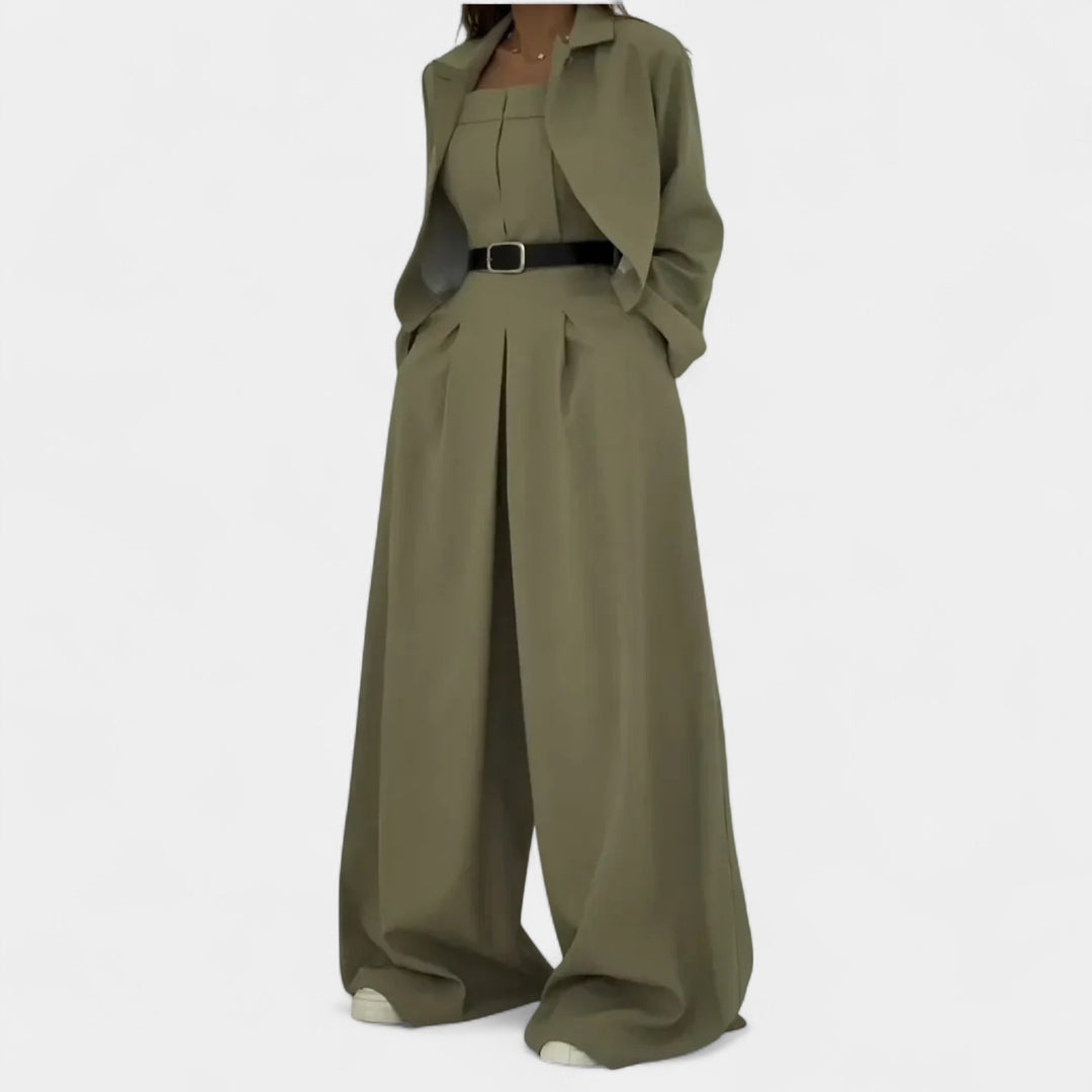 Adéla – Elegantní černý kostým pro každou příležitost