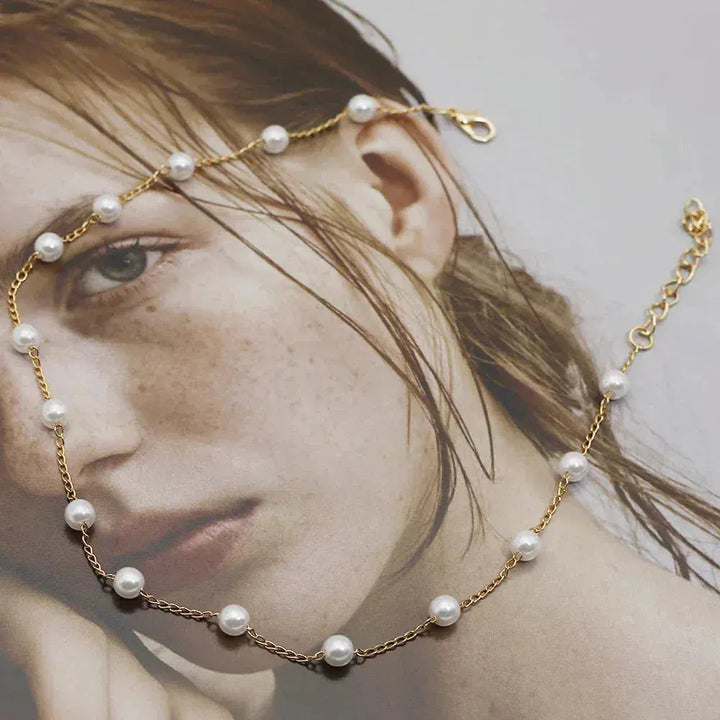 Elegantní zlatý náhrdelník s perlami