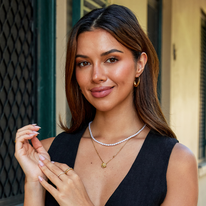 Zlatý náhrdelník s přívěskem růže