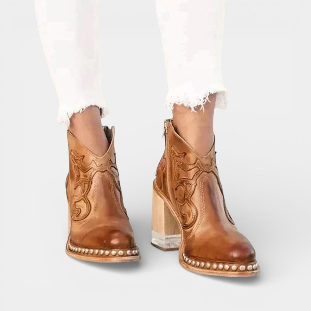 Lucie – Kožené kotníkové boty na podpatku