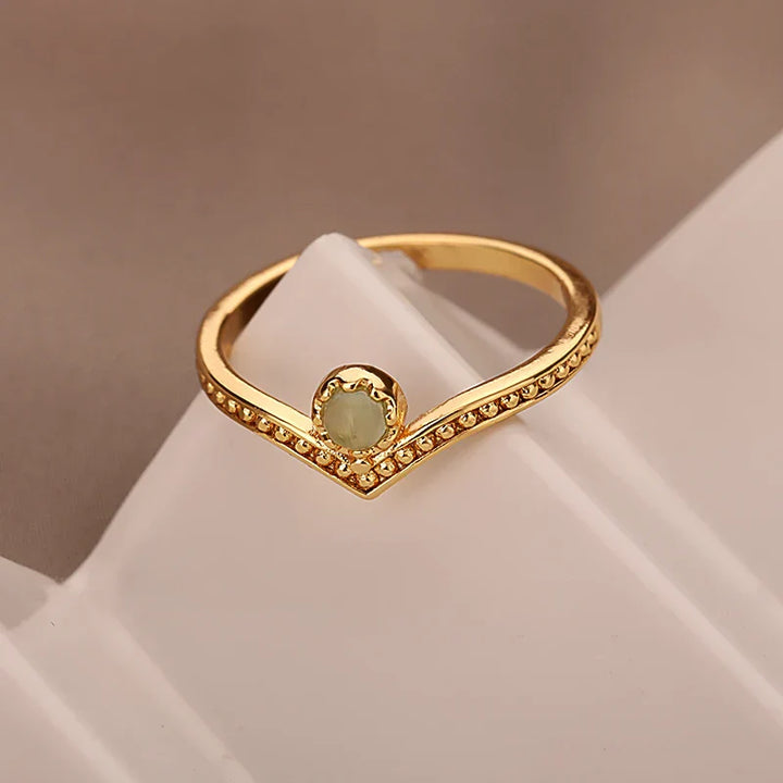 Elegantní zlatý prsten s opálem ve tvaru kapky