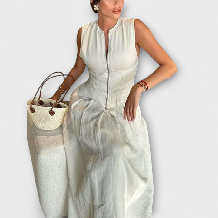 Šaty bez rukávů s plisováním a těsným střihem midi