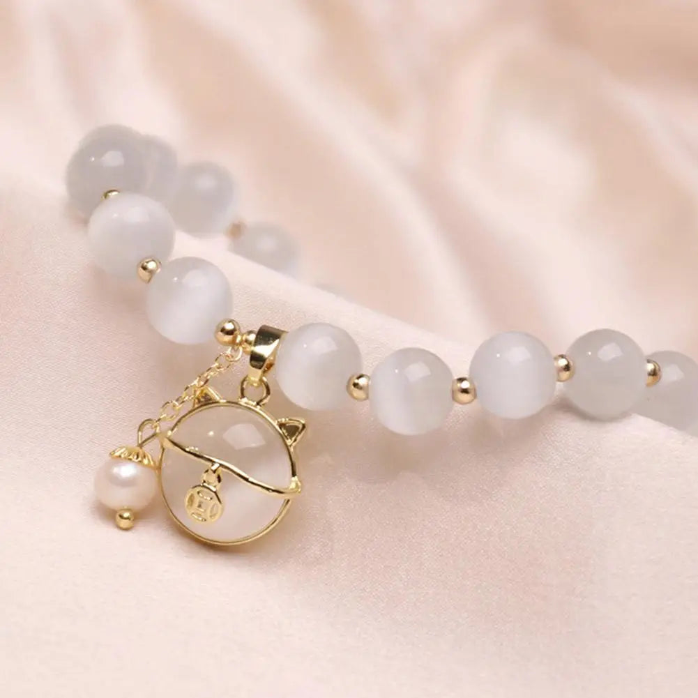 Náramek s korálky a přívěskem šťastné kočky