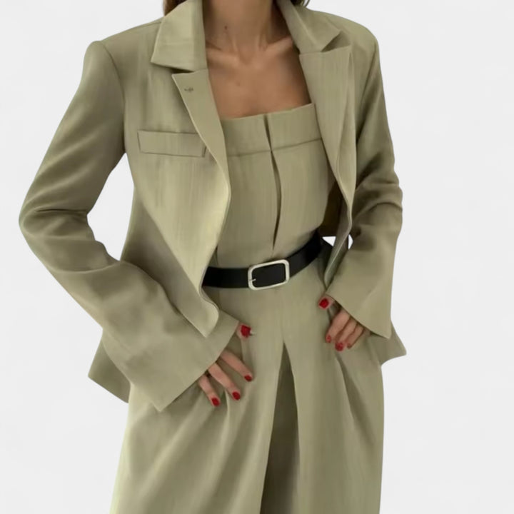 Adéla – Elegantní černý kostým pro každou příležitost