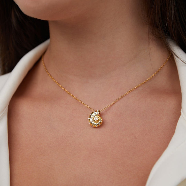 Náhrdelník s krystalovou skořápkou